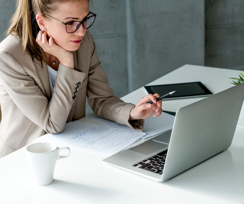 Business woman on laptop